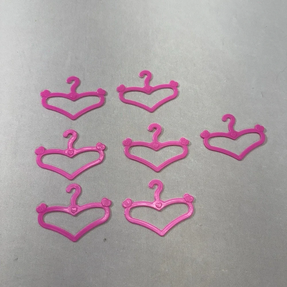 Barbie Heart Shaped Hot Pink Hangers‎ (7)